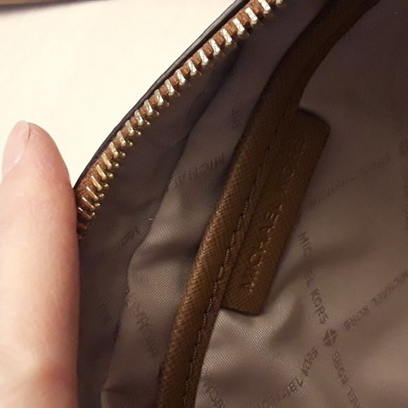 NWOT Micheal Kors Crossbody Jet Set Pocketbook Saffino Leather - Picture 14 of 17